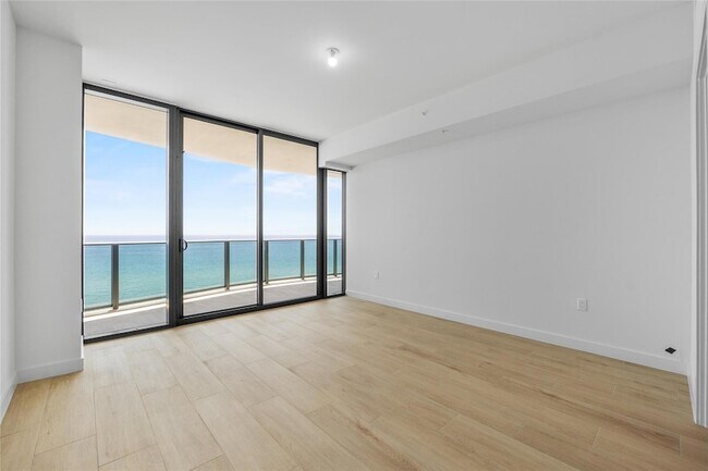 Building Photo - 900 N Ocean Blvd