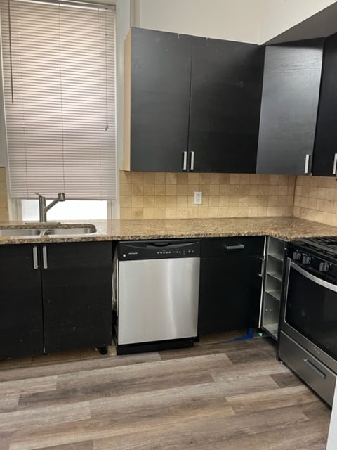 kitchen - 1615 W Barry Ave