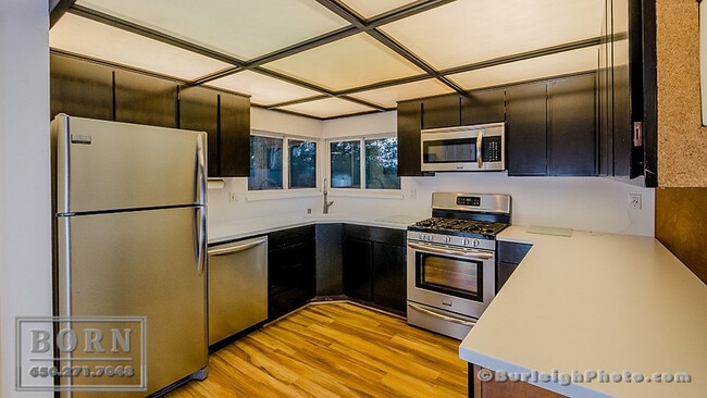 Building Photo - 81 Loma Rd