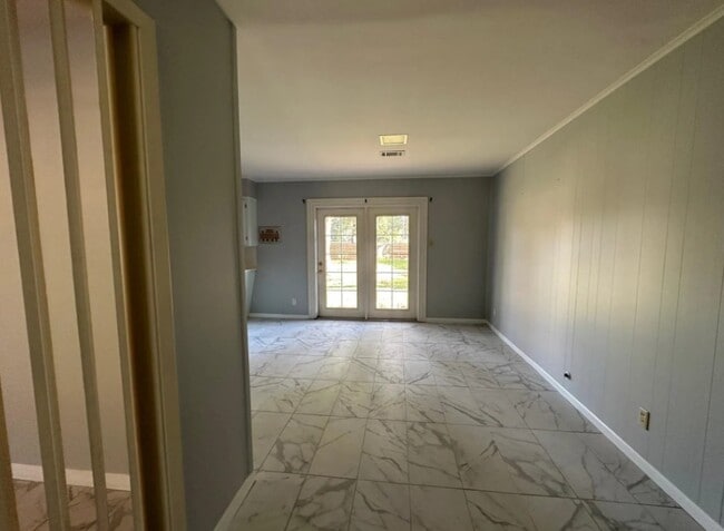 Building Photo - 1707 Ave E