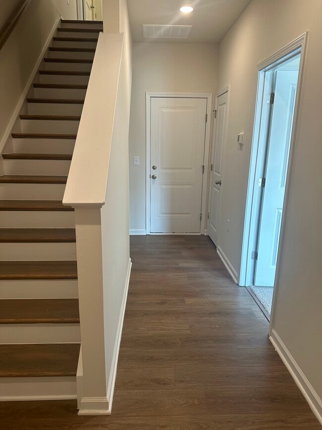 Building Photo - 405 Diversity Wy