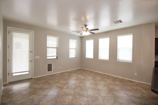 Building Photo - 3221 E Virgil Dr