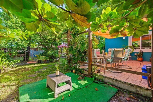 Building Photo - 2447 Wilson St