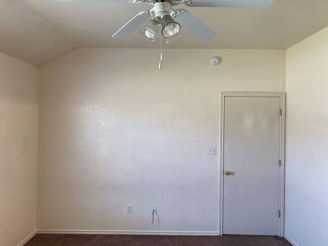 Building Photo - 3302 Toledo Dr
