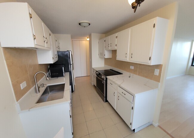 Building Photo - 5100 N Marine Dr