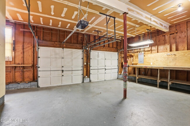 Building Photo - 1589 N Bay Ave