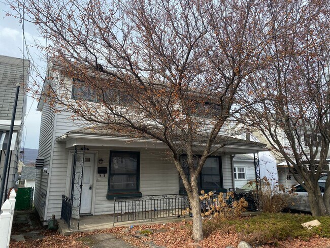 Building Photo - Single Family 3 Bedroom - Half Off 1st Months Rent