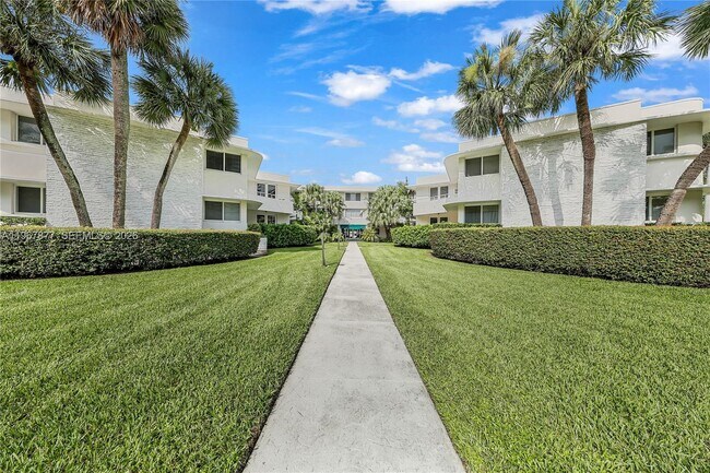 Building Photo - 10190 Collins Ave