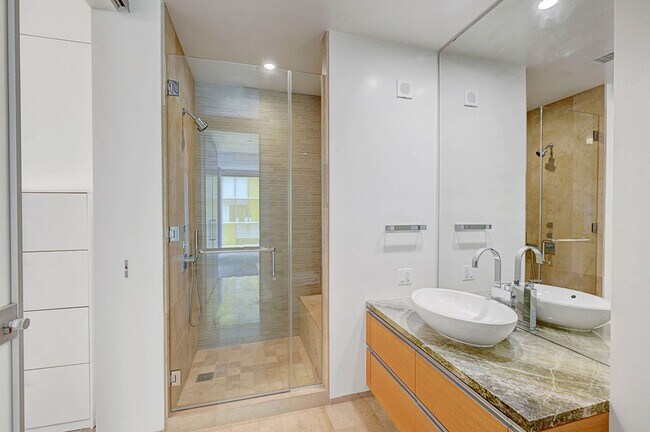 Building Photo - Veer Towers 2310E- City/Strip Views from this Stunning 1Bd/1Ba Residence