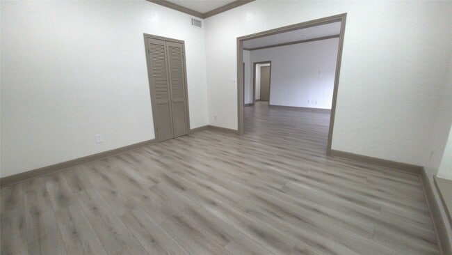 Building Photo - 2400 N Braeswood Blvd