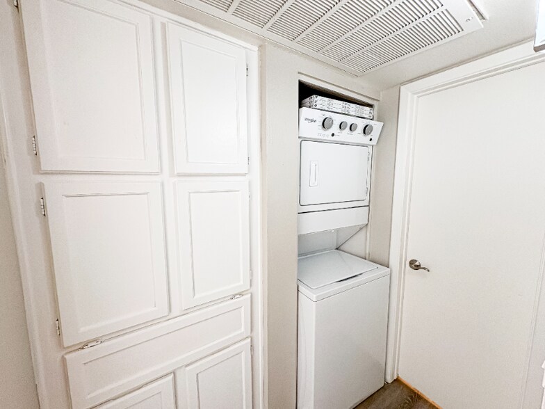 Building Photo - 80 W Maryland Ave