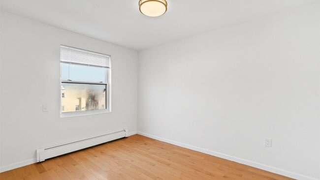 Building Photo - 32-33-33 46th St