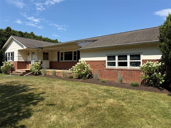 Building Photo - 3220 Delmar Dr