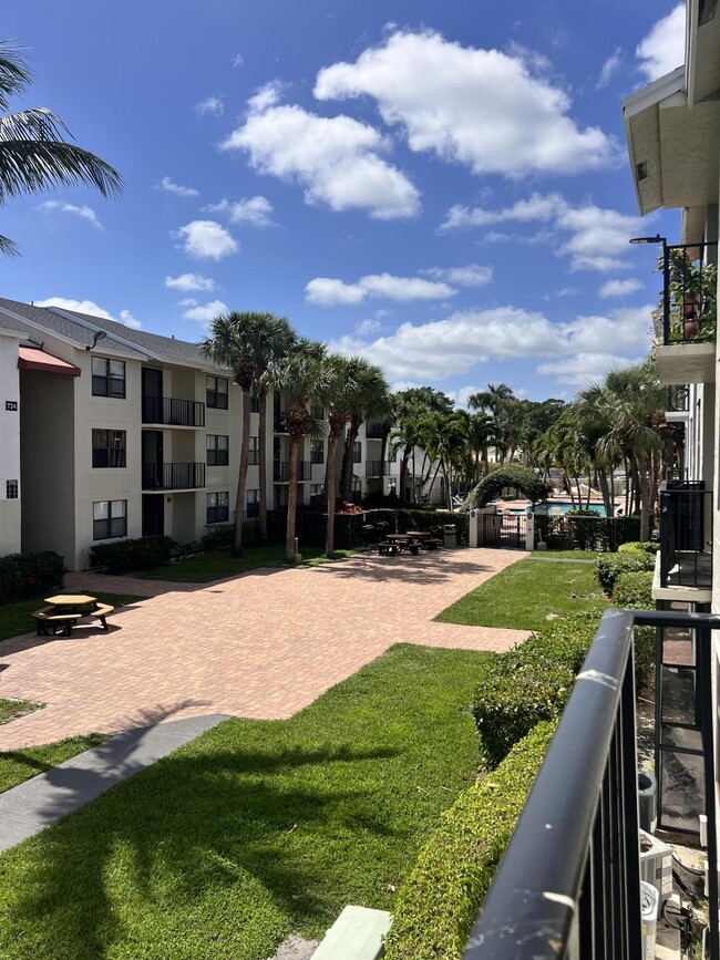 Building Photo - 706 Executive Center Dr