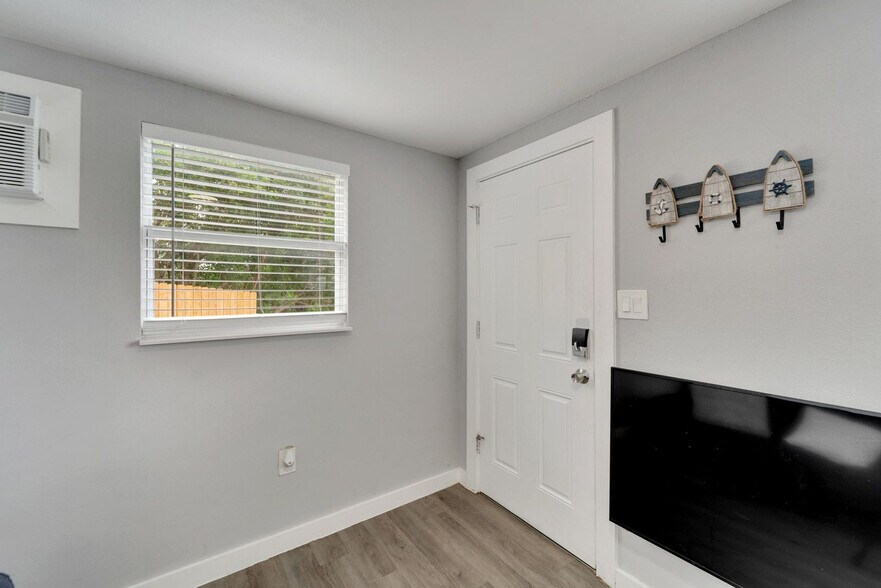 Building Photo - 8818 Rocky Creek Dr