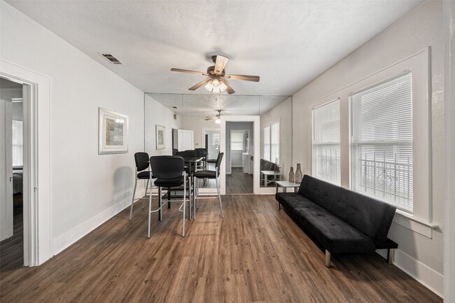 Building Photo - 2510 Rosewood St