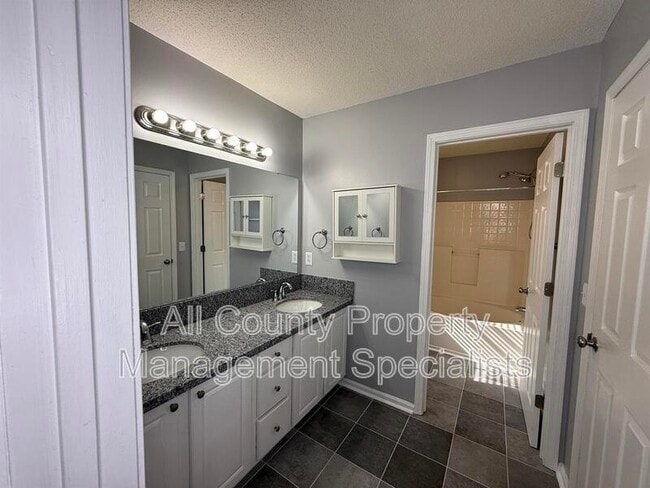 Building Photo - 211 Curvewood Rd