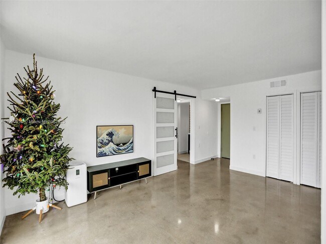 Building Photo - 3601 SW 117th Ave