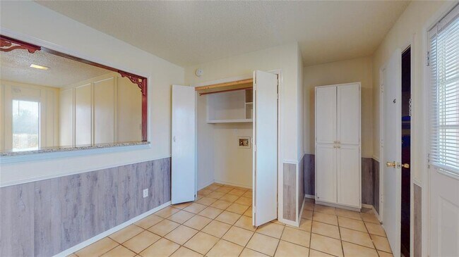 Building Photo - 918 Summer Trail