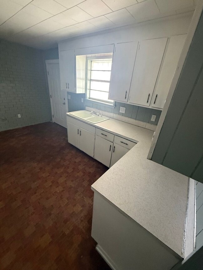 Building Photo - Renovated 5 Bedroom 2 Bath Home for Rent!