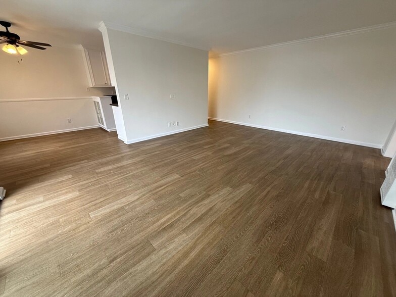 Building Photo - 1631 Barry Ave