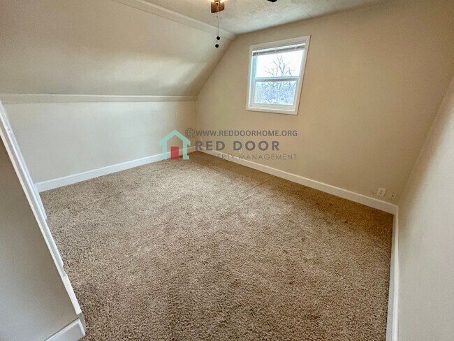 Building Photo - Spacious and inviting 3 bed, 2 bath rental