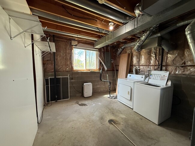 Building Photo - 1012 Castlewood Dr
