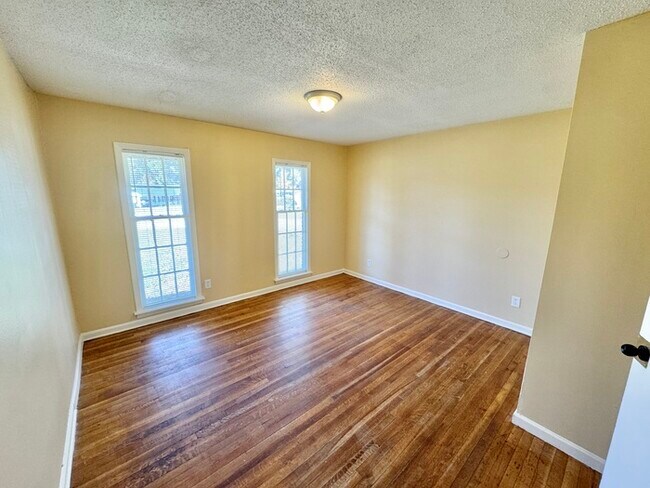 Building Photo - 5502 Santa Monica St