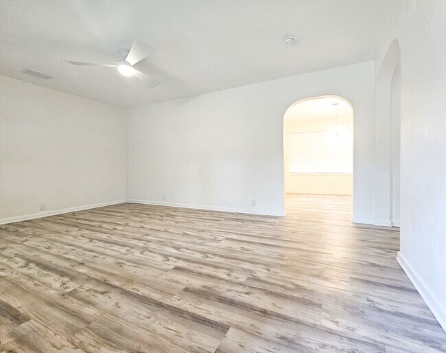 Building Photo - Beautiful 4/2 in Gainesville's Beldevere Area
