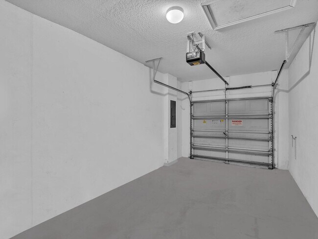 Building Photo - 21018 Vía Eden