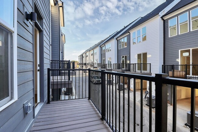 Building Photo - 5027 Duchess Dr