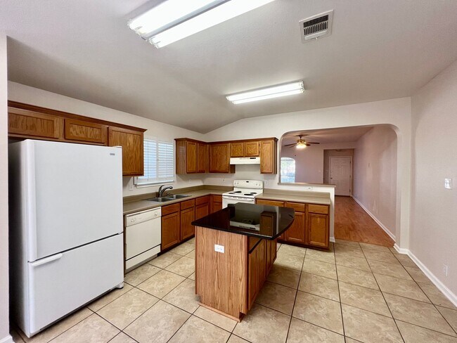 Building Photo - 3-Bedroom Home Near Loop 1604 with Fenced Yard & Two-Car Garage!