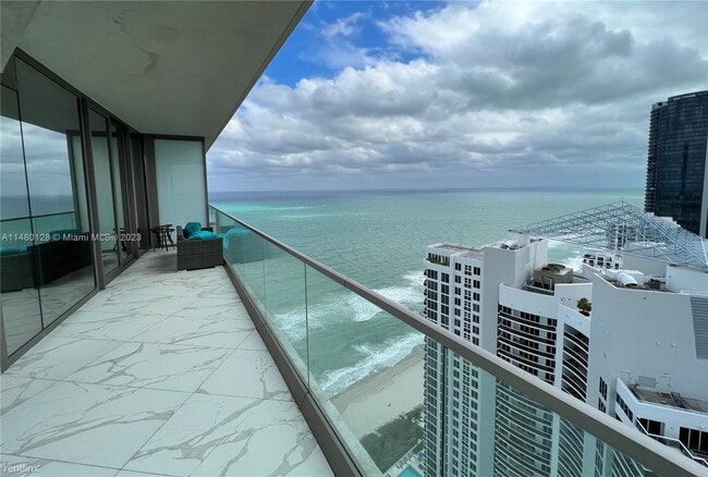 Building Photo - 2 br, 2 bath Condo - 18975 Collins Ave Uni...