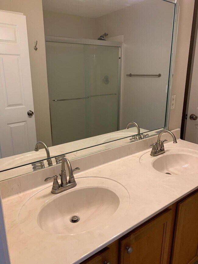 Building Photo - 4650 Windstarr Dr