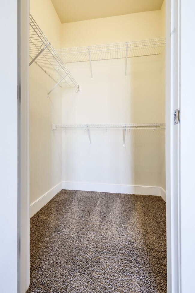 Building Photo - Updated 3br/2.5ba Condo Townhome Alexandria Walk to Metro