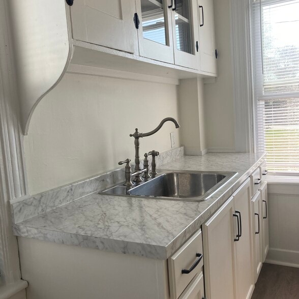 Building Photo - 70 Hedley Ave