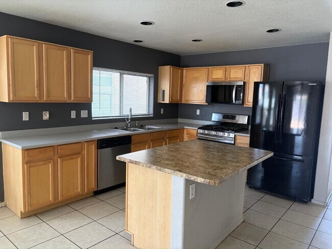 Building Photo - 847 E Desert Rose Trail