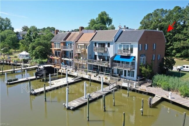 Building Photo - 108 Commerce St