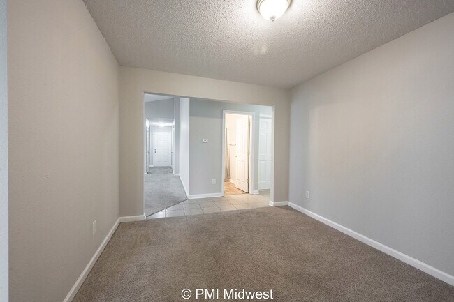 Building Photo - "Charming 3-Bedroom Home with 2 Full Baths in Desirable Noblesville Location!"