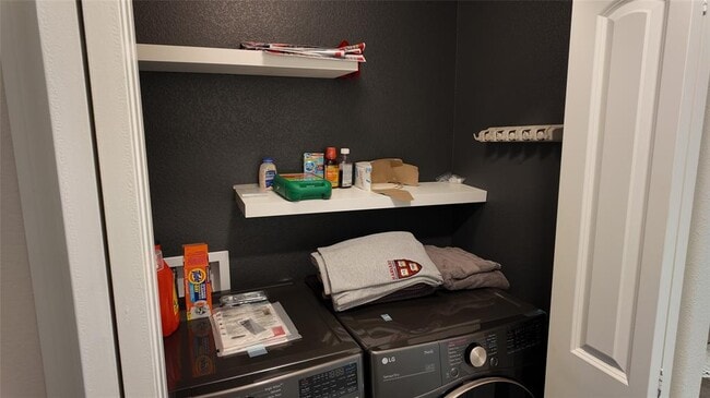 Building Photo - 5659 Sabbia Dr