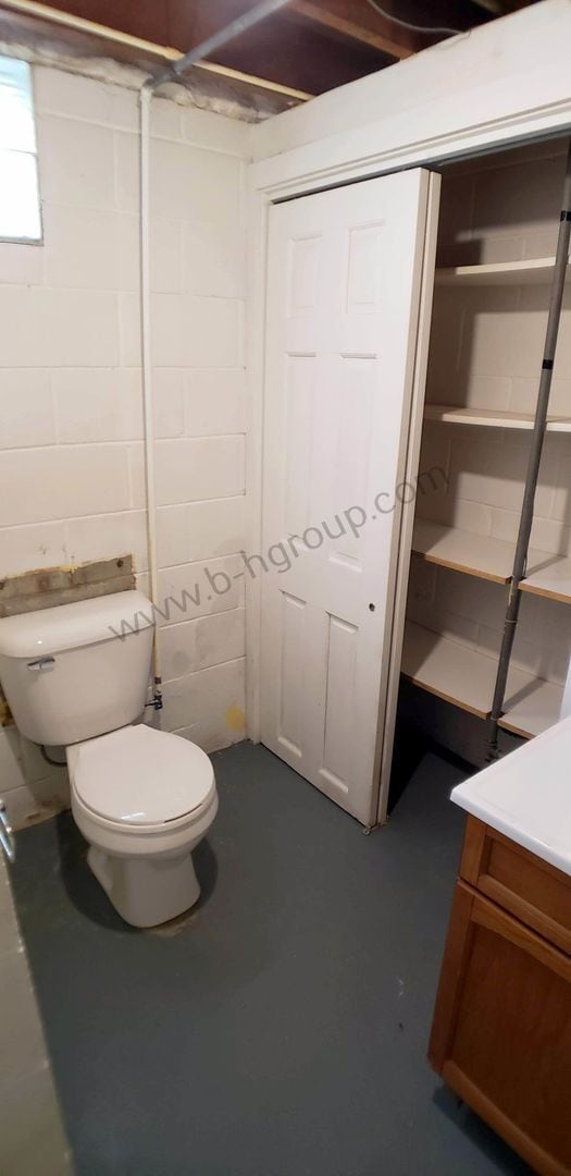 Building Photo - New Listing!