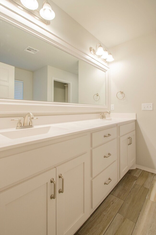 Building Photo - 4 Bed, 2.5 Bath, 3 Car Garage Beauty In Desirable Brighton Village In BA!