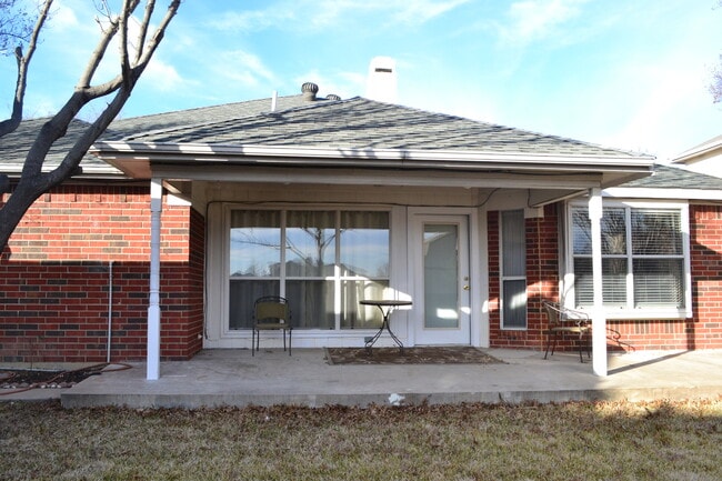 Building Photo - House For Lease in Arlington