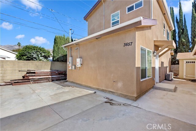 Building Photo - 3657 Mountain View Ave