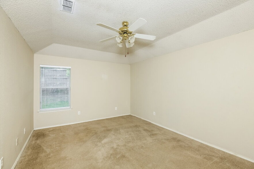 Building Photo - 617 Sawyer Dr
