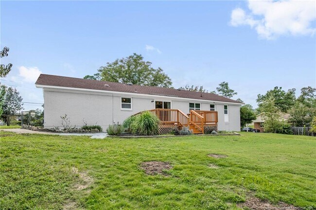 Building Photo - 604 Roundtree Dr