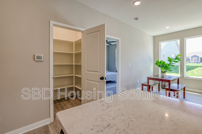 Building Photo - 27313 E Oak View Dr