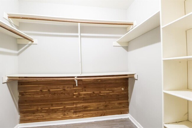 Building Photo - 1607 Bodart Cir