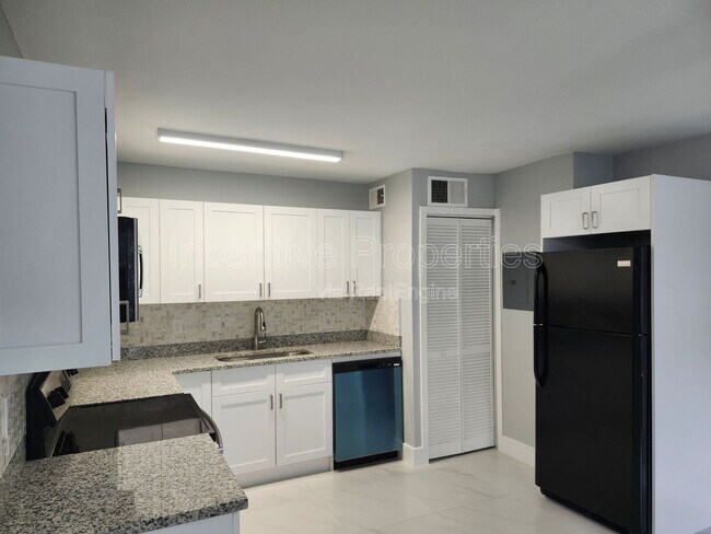 Building Photo - 4744 Walden Cir