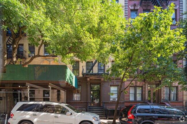 209 E Tenth St New York, NY 10003 - 209 E Tenth St